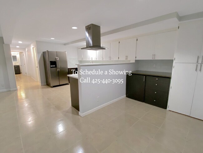 Building Photo - "Charming Bellevue Retreat: Spacious 2-Bed, 2-Bath with Finished Basement!"