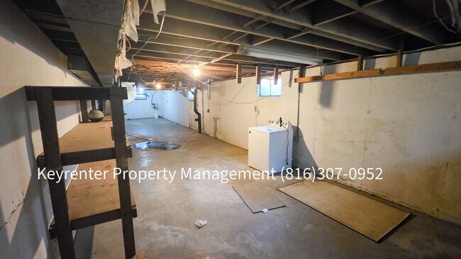 Building Photo - 2 Bed 1 Bath ready to rent! $1100