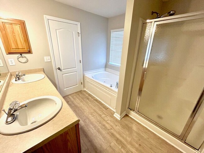 Building Photo - Coming soon! 10/10 Charming 3-bedroom bric...