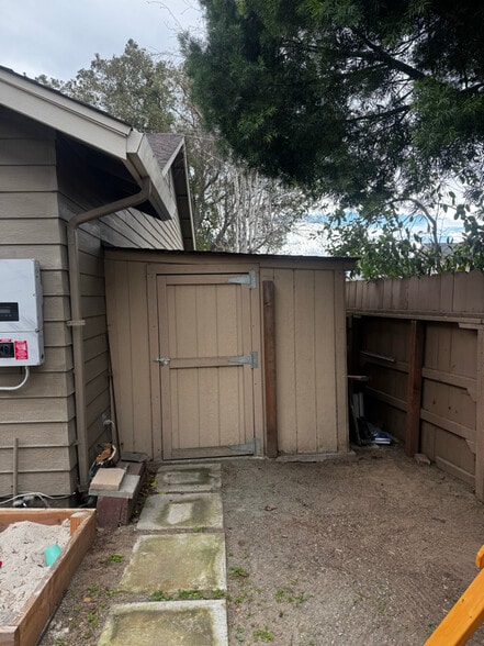 Building Photo - 571 Reisling Ct