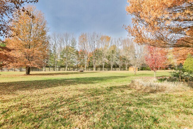 Building Photo - 151 N Meadow Ridge Trail