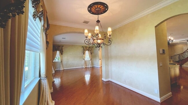 Building Photo - 9843 Vía Amati