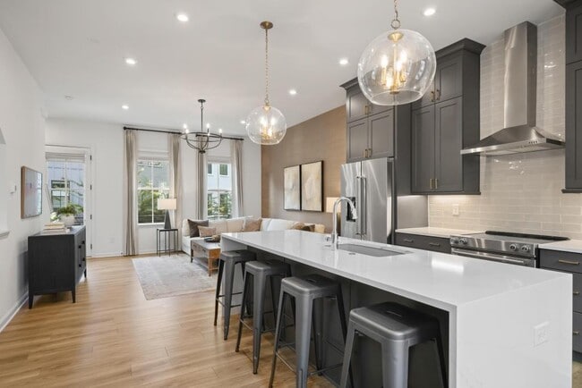 Building Photo - 121 Chestnut Cir