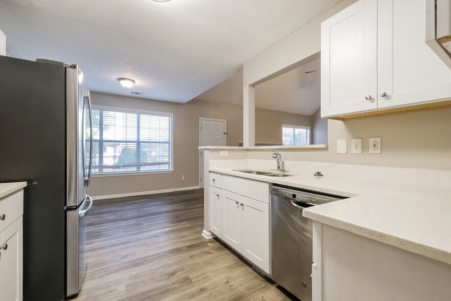 Building Photo - 8079 Clearview Cir