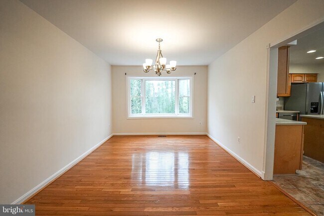 Building Photo - 4230 Avon Dr