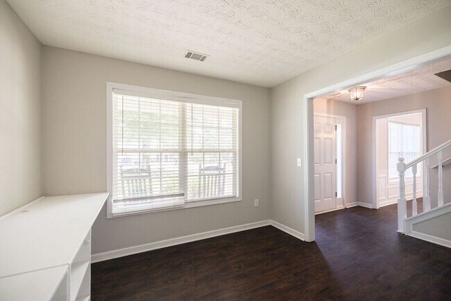 Building Photo - 453 Reba Ct