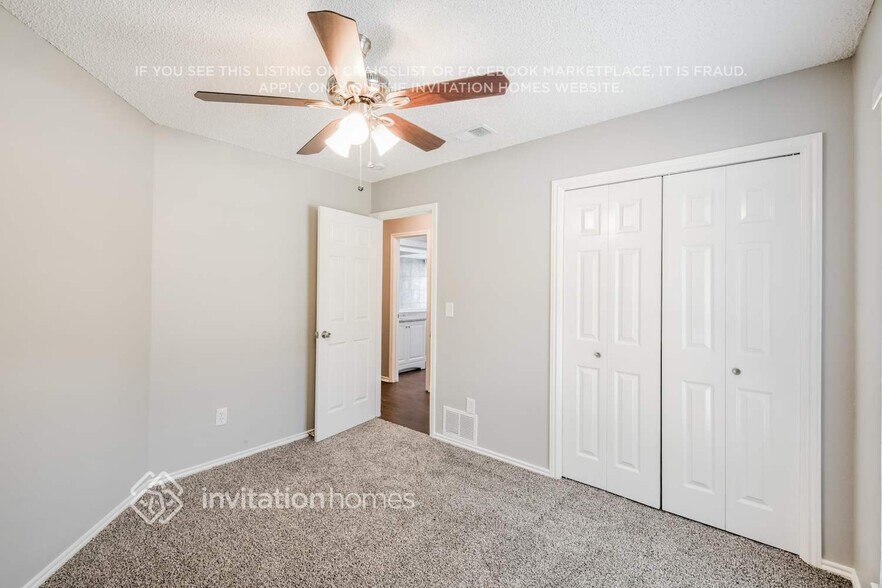 Building Photo - 5221 Hollow Bend Ln