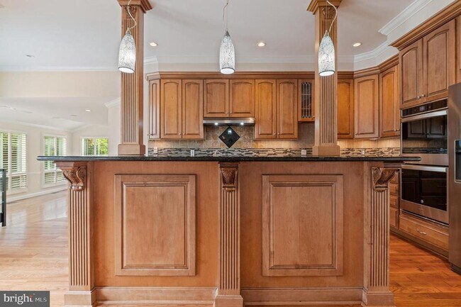 Building Photo - 5905 Lone Oak Dr