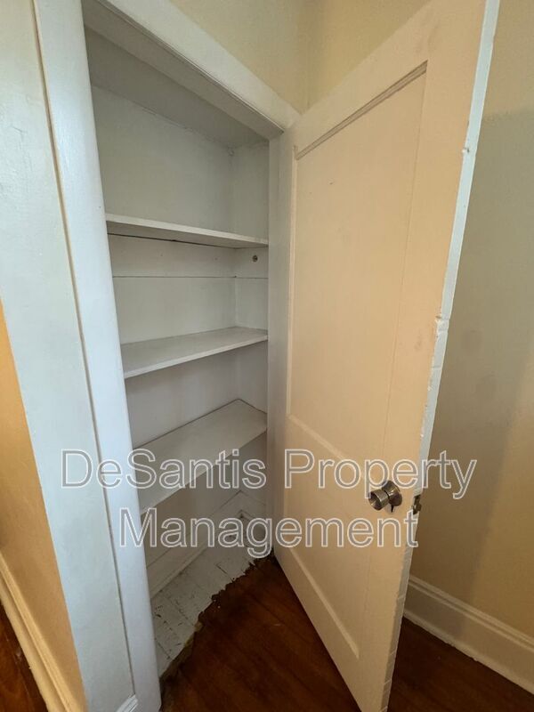 Building Photo - 2450 Starkamp St