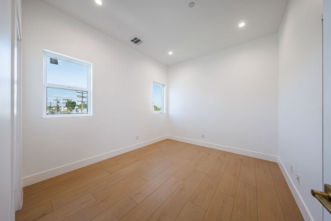 Building Photo - 5931 Woodman Ave