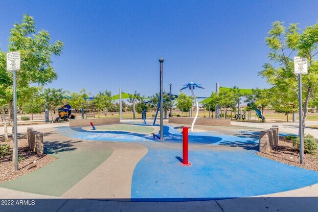 Building Photo - Beautiful 5 bedroom, 3 bathroom home in Surprise AZ