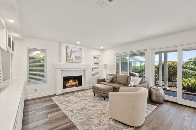 Building Photo - Newly Renovated and Furnished Ocean View Home!