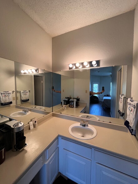 Primary Bathroom - 12166 Metric Blvd