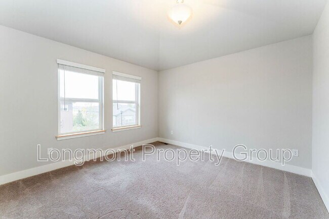Building Photo - 1303 S Oak Ct.