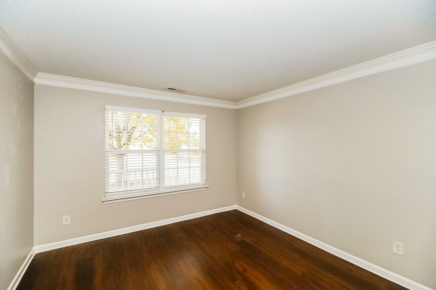Building Photo - 4431 Staffordshire Ln