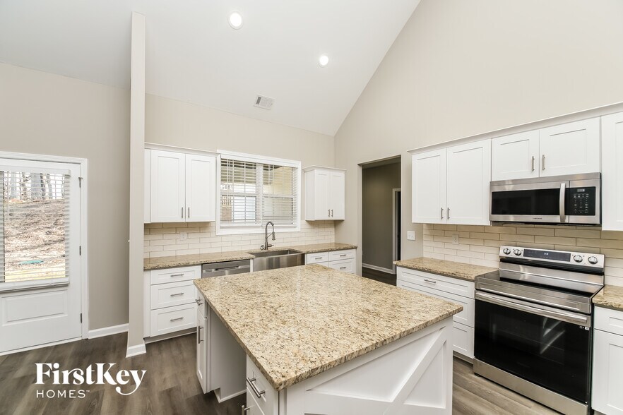 Building Photo - 544 Somersby Dr