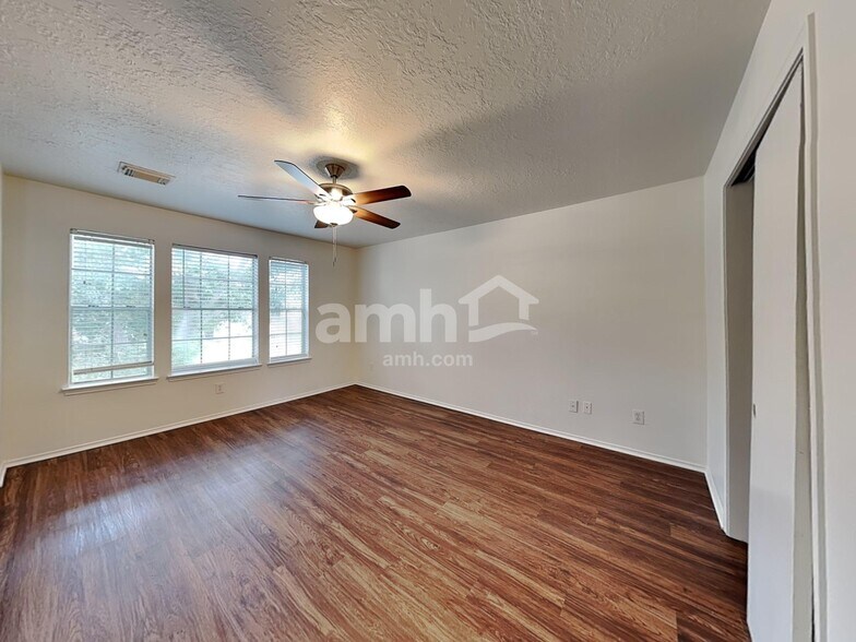Building Photo - 16403 Lynn Crest Ct