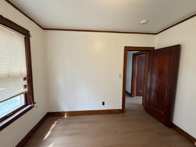 Building Photo - 11125 Cloverlawn Ave