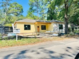 Building Photo - 2705 Superior St