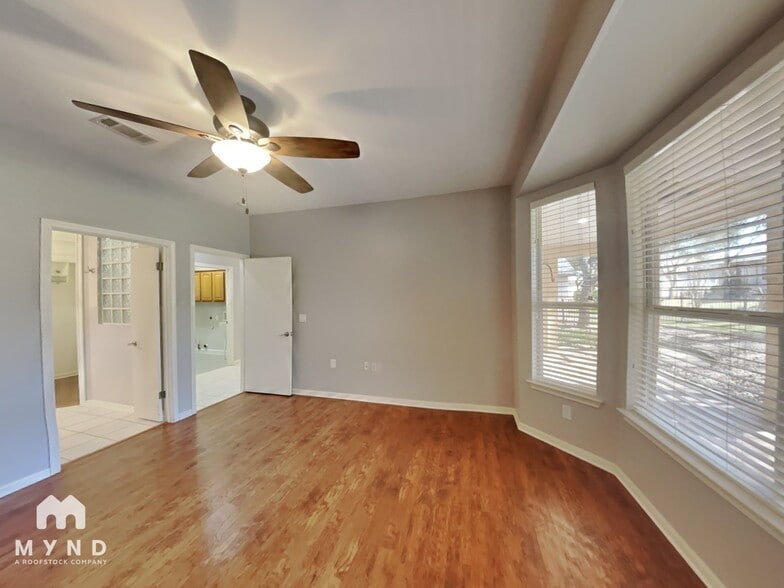 Building Photo - 288 Whispering Wind Dr