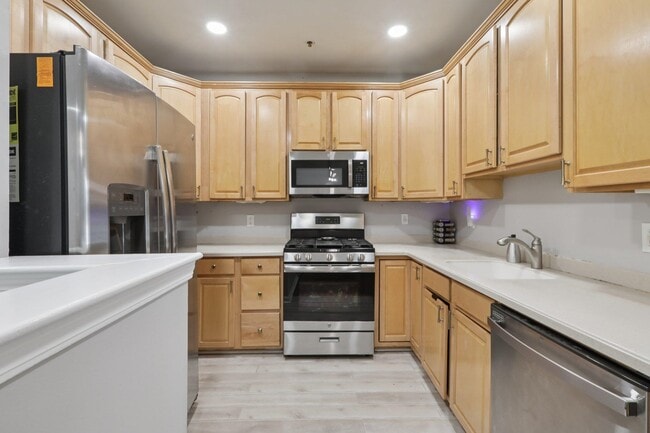 Building Photo - 351 Oswego Ct