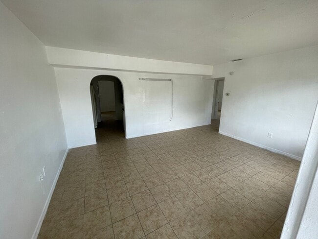 Building Photo - Corner Lot close to US 19