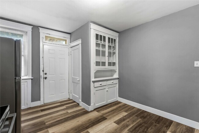 Building Photo - 4234 Dewey Ave