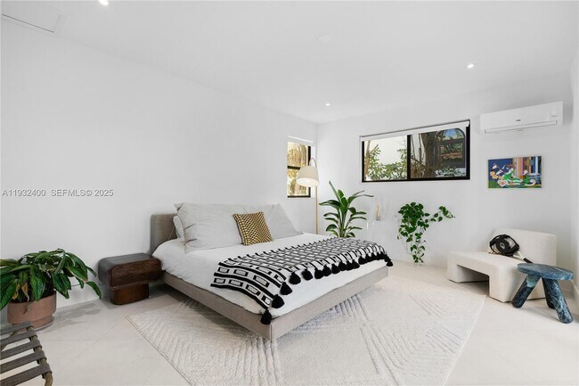 Building Photo - 2489 Meridian Ave