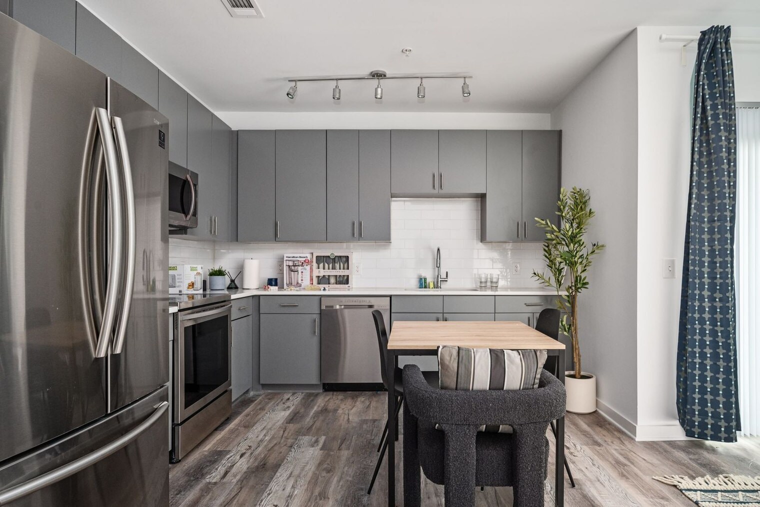 Building Photo - 542 Boulevard NE