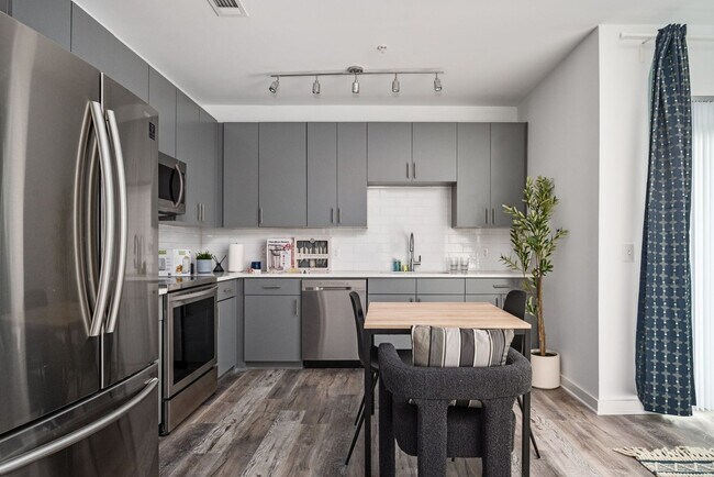 Building Photo - 542 Boulevard NE