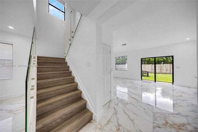 Building Photo - 268 NE 210th Way