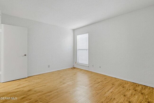 Building Photo - 4433 N Stanton St