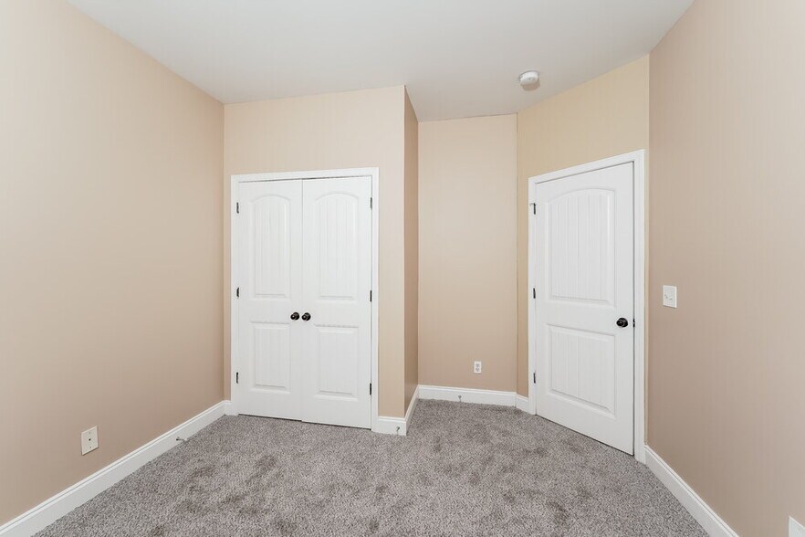 Building Photo - 2071 Kerry Cir