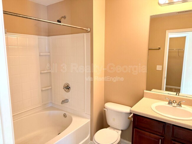 Building Photo - 2390 Camden Oak Way