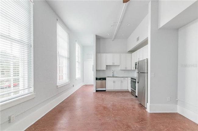 Building Photo - 1090 10th St N