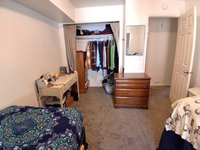 Building Photo - 761 E 820 N