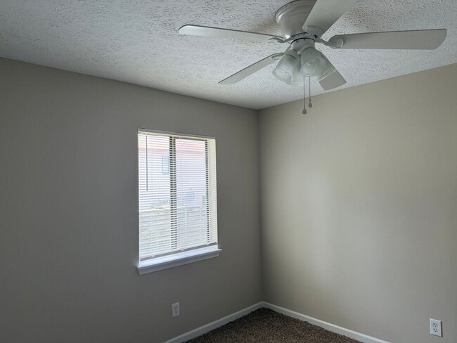 Building Photo - CountryPlace Townhomes off Lakeside Drive