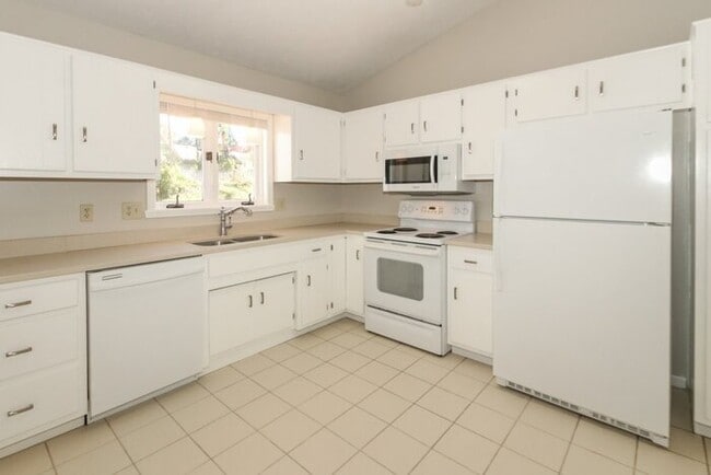 Building Photo - Walk from this Charming Home To The Carmel Arts District!