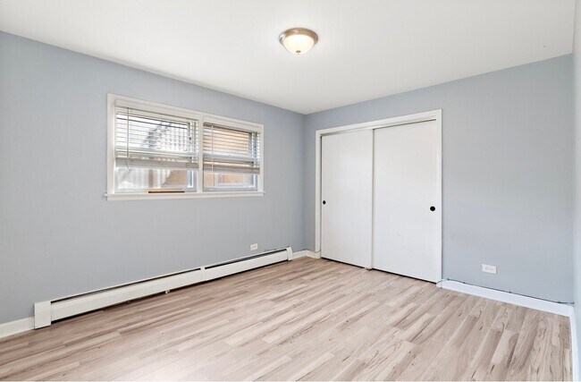 Building Photo - 2308 Oakton St