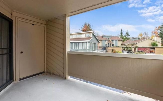 Building Photo - 2 Bedroom 1.75 Bath Condo in Lynnwood