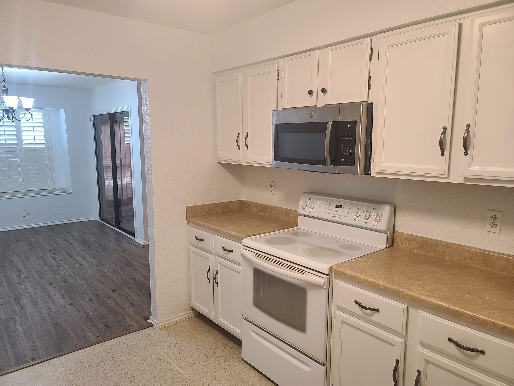 Building Photo - 4810 Cherry Tree Dr