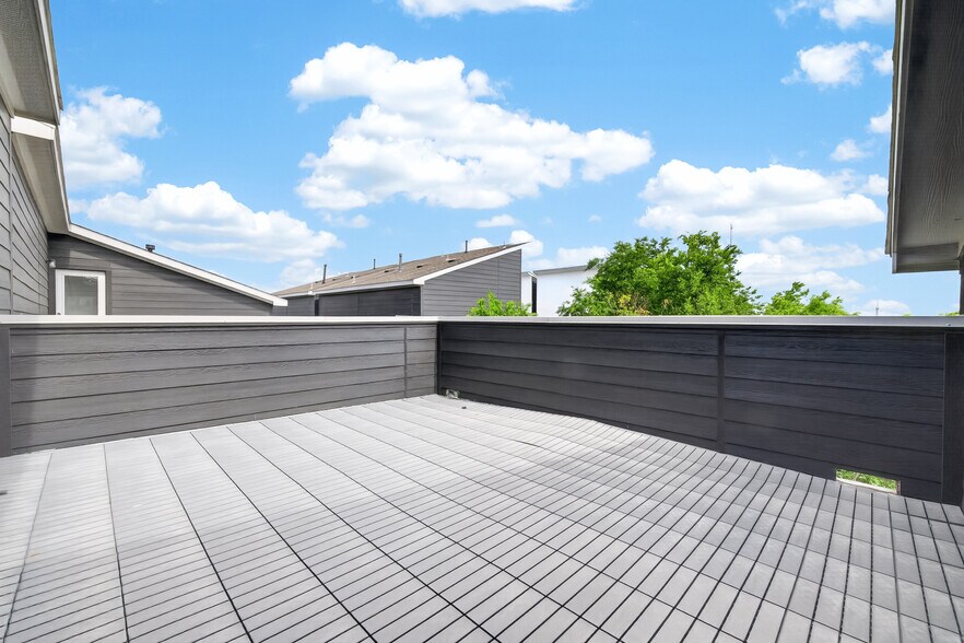 Rooftop - 523 Schweikhardt St
