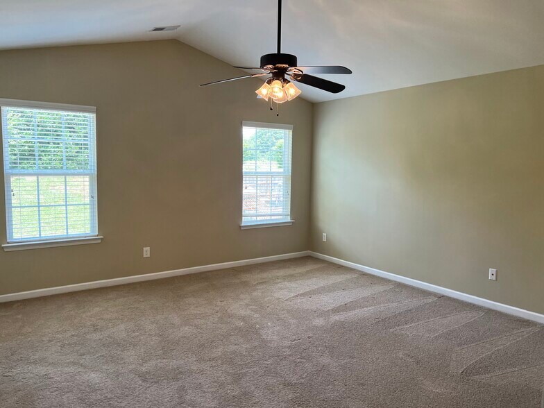 Building Photo - 3613 Blue Spruce Ct