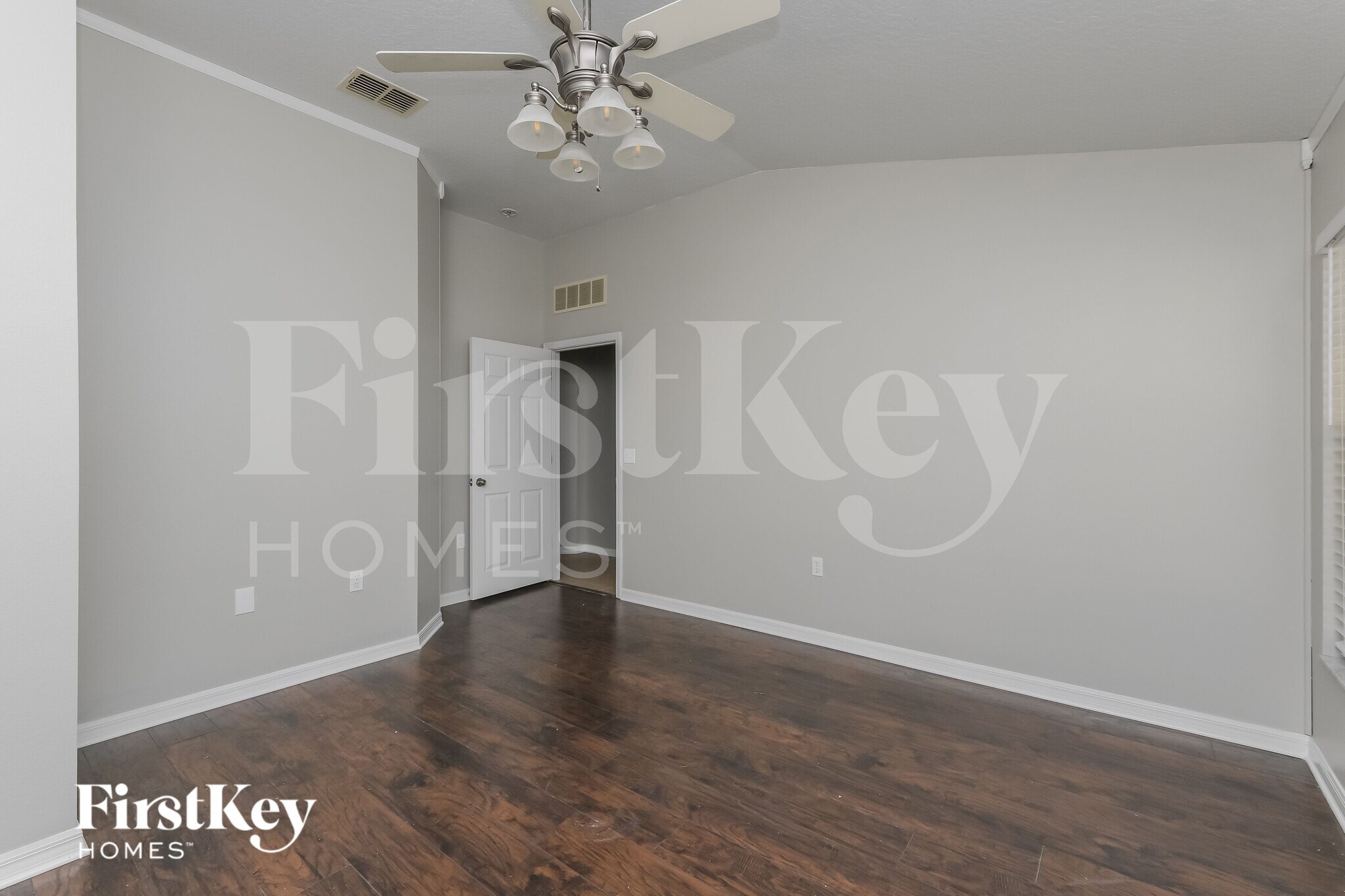 Building Photo - 9728 Highland Ridge Dr