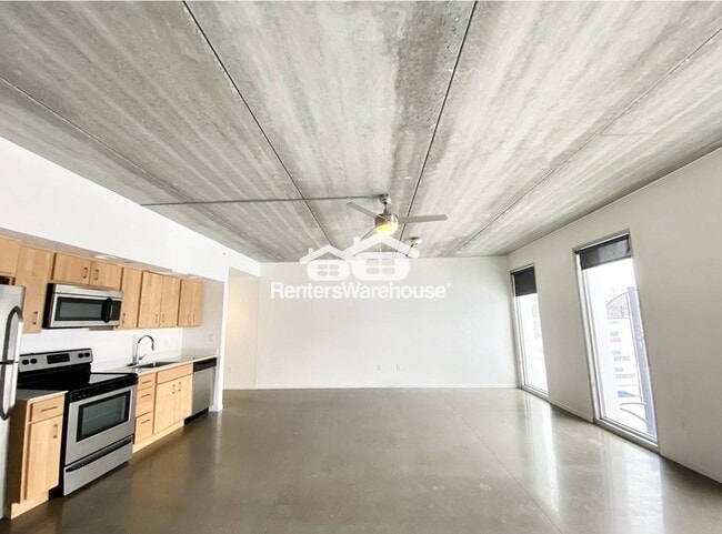 Building Photo - 350 E Locust St