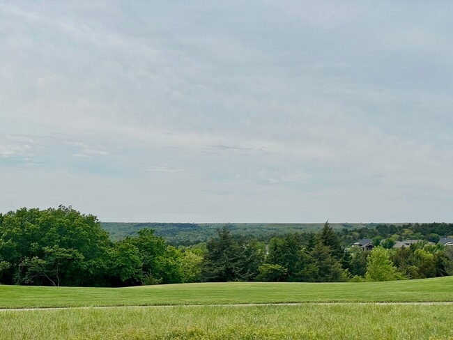 Building Photo - Executive Style Home in Grand Mere
