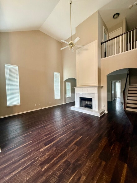 Building Photo - 1811 Deer Valley Ln