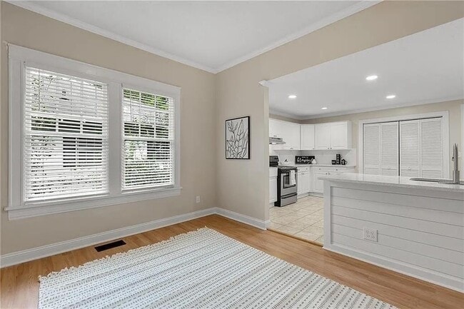 Building Photo - 1450 Graham St SW