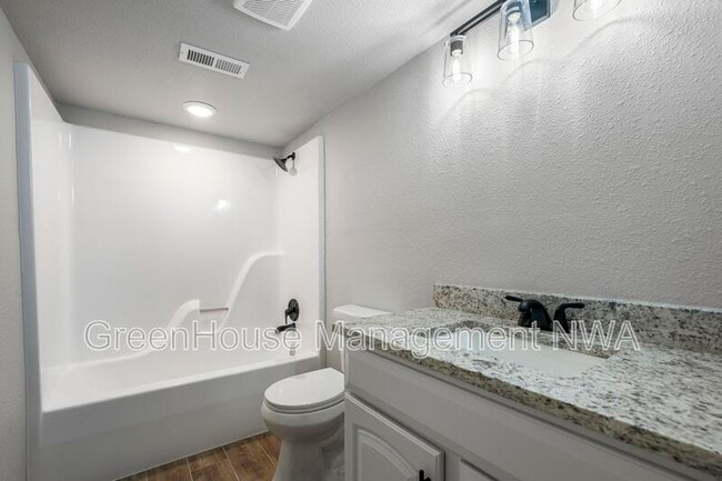 Building Photo - 6 Erith Ln