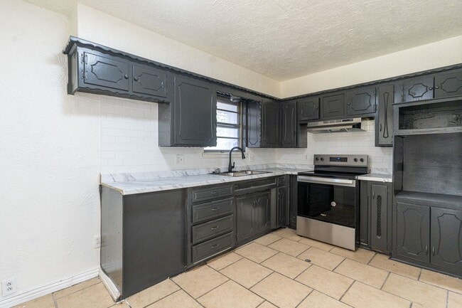 Building Photo - 4 Bedroom Rent to Own Home Available!